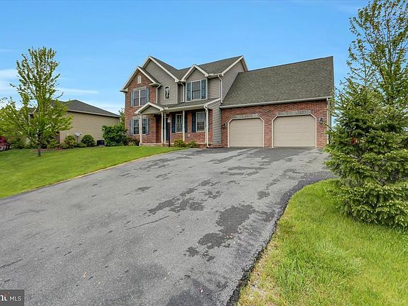 3rd image of 8 Red Hawk Dr