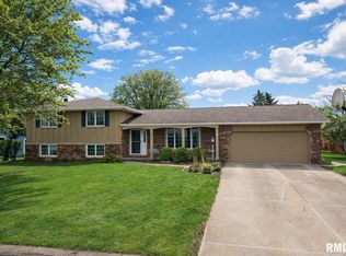 1202 Arthur Ln, Metamora, IL 61548
