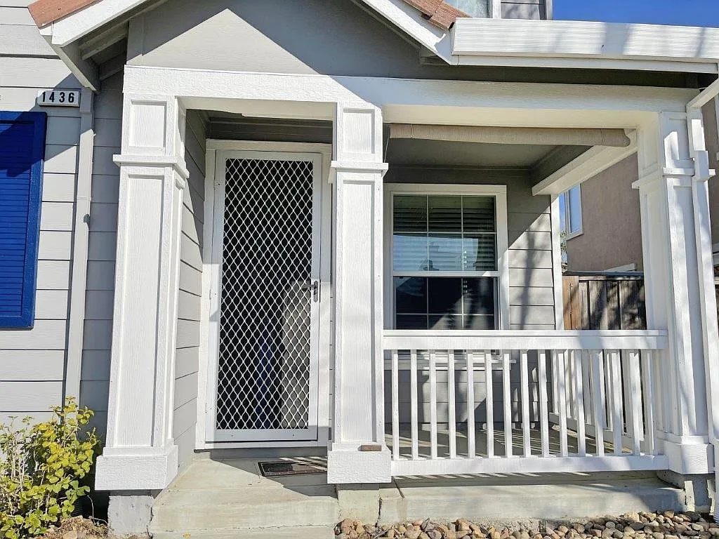 3 bed, 2477 sqft, $3,100 — Photo 2