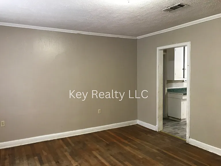 41 Westwood Blvd — Photo 2