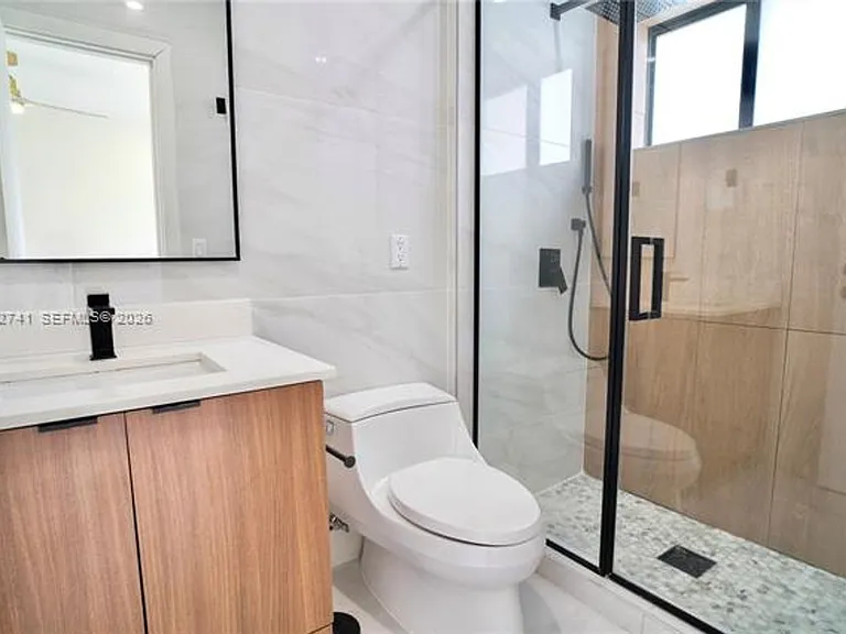 8811 Carlyle Ave — Photo 32