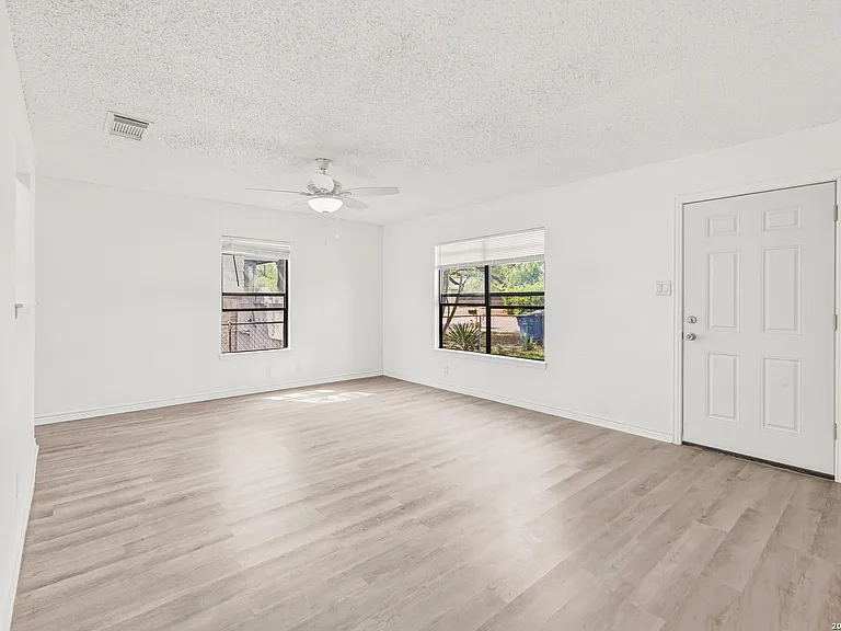 402 Tedder St — Photo 10