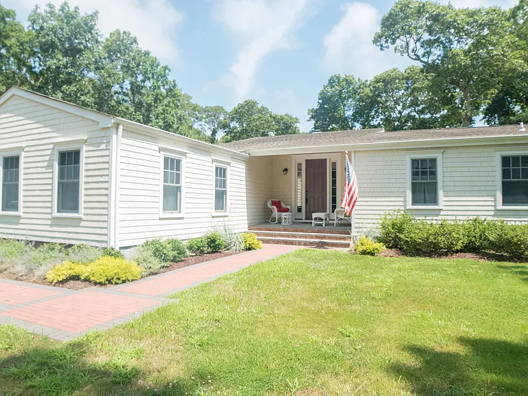30 Fox Hunt Ln — Photo 1