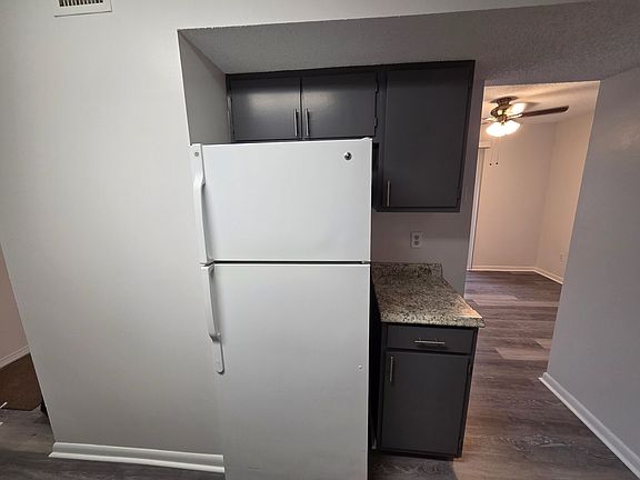 5th image of 3550 Sable Palm Ln Unit J