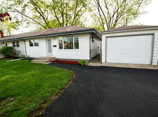 8949 S Main St, Hometown, IL 60456