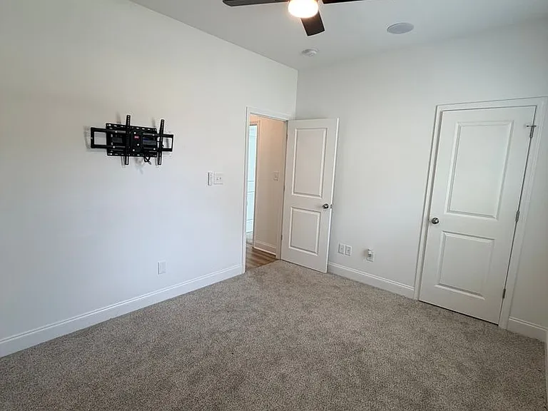 908 Stevens St — Photo 13