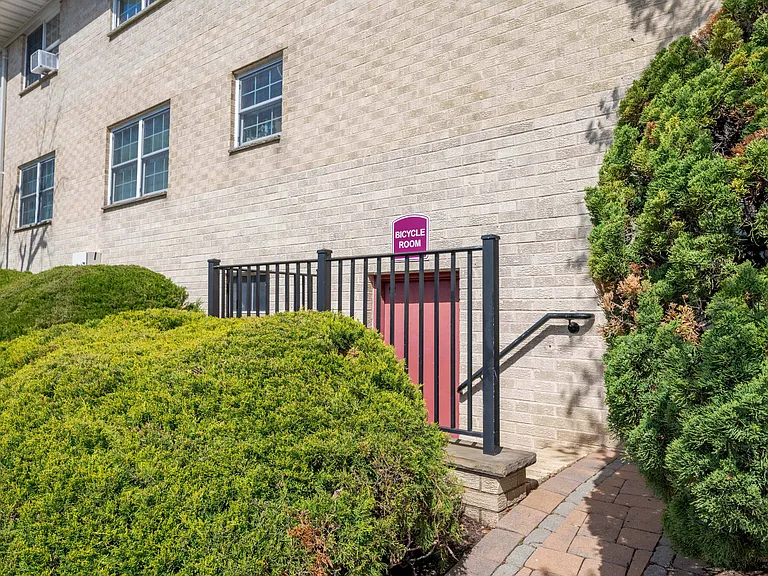 Cloverdale Park Apartments, LLC — Photo 16