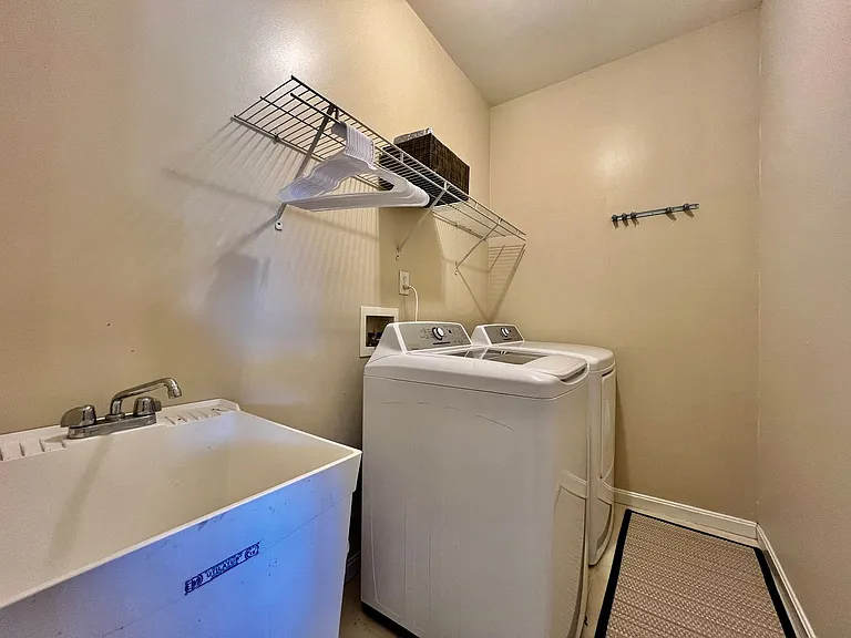 6608 Rosemont Ln — Photo 46