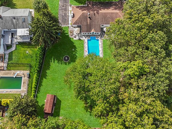 2nd image of 742 W Commodore Boulevard