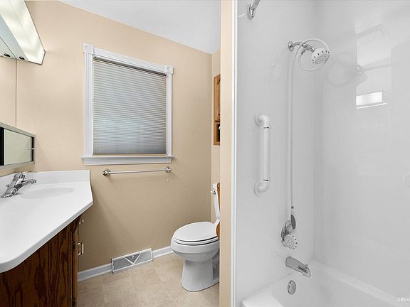 4th image of 214 Fairview Dr