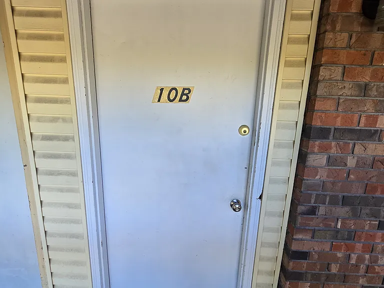 4500 W Washington St #B-10 — Photo 2