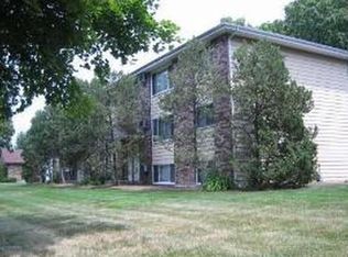 665 Chippewa Dr APT 3, Elgin, IL 60120