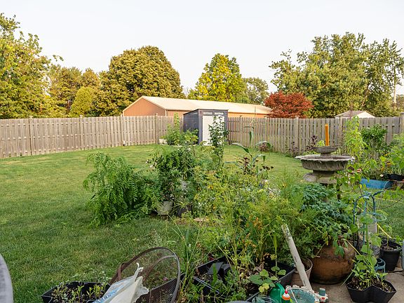 3rd image of 16621 W Adobe Dr
