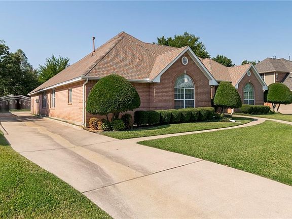 2nd image of 2236 Hollyhill Ln