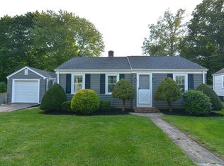 64 Valley St, Cranston, RI 02920