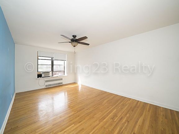 4th image of 3123 47th St APT 2E