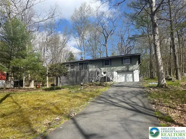 242 Mountain Lake Dr, Dingmans Ferry, PA 18328