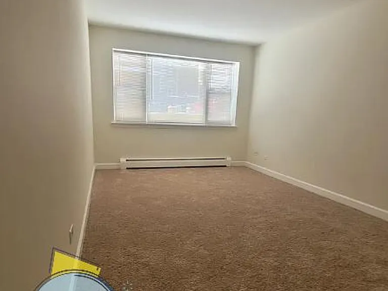 1039 College - apartments and offices for rent — Photo 14