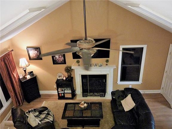 3rd image of 80 Ashford Ave