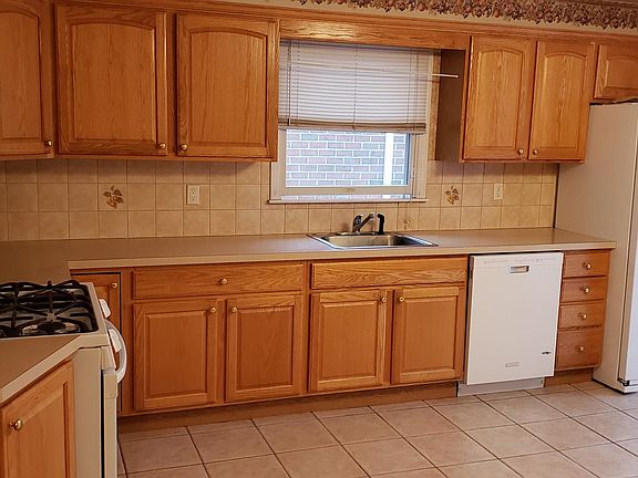 4th image of 121 Mansion Ave