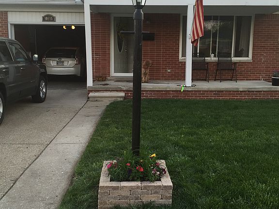 3rd image of 10115 Bassett St