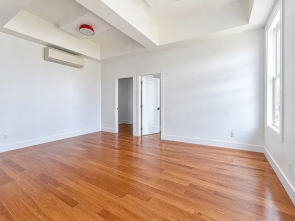 5th image of 936 De Kalb Ave #403