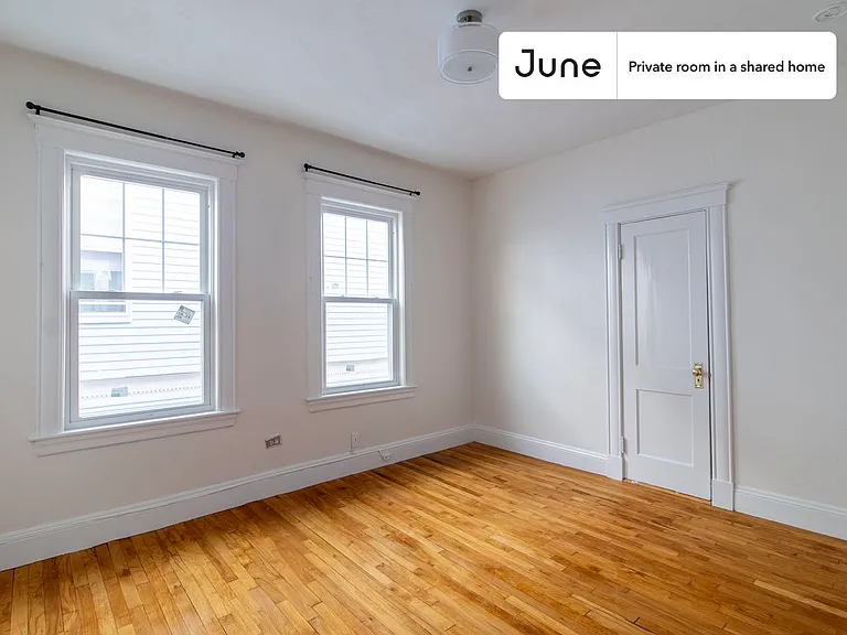 61 Lithgow St #B — Photo 5