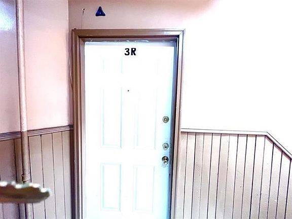 3rd image of 33 Orchard St APT 3R