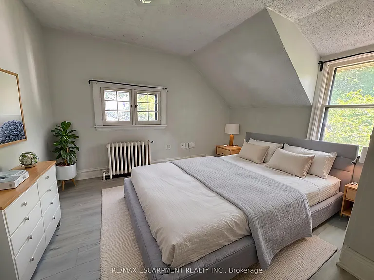 62 Plains Rd E — Photo 12
