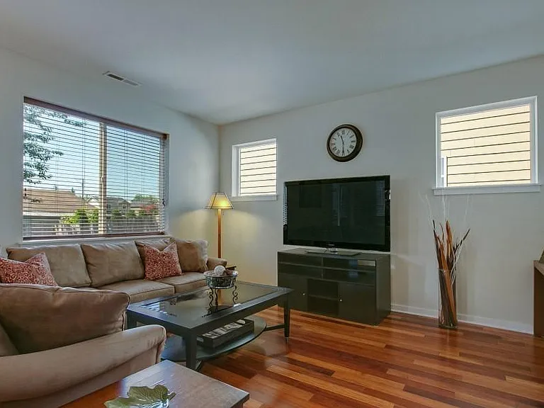 5109 NE 6th Pl — Photo 2