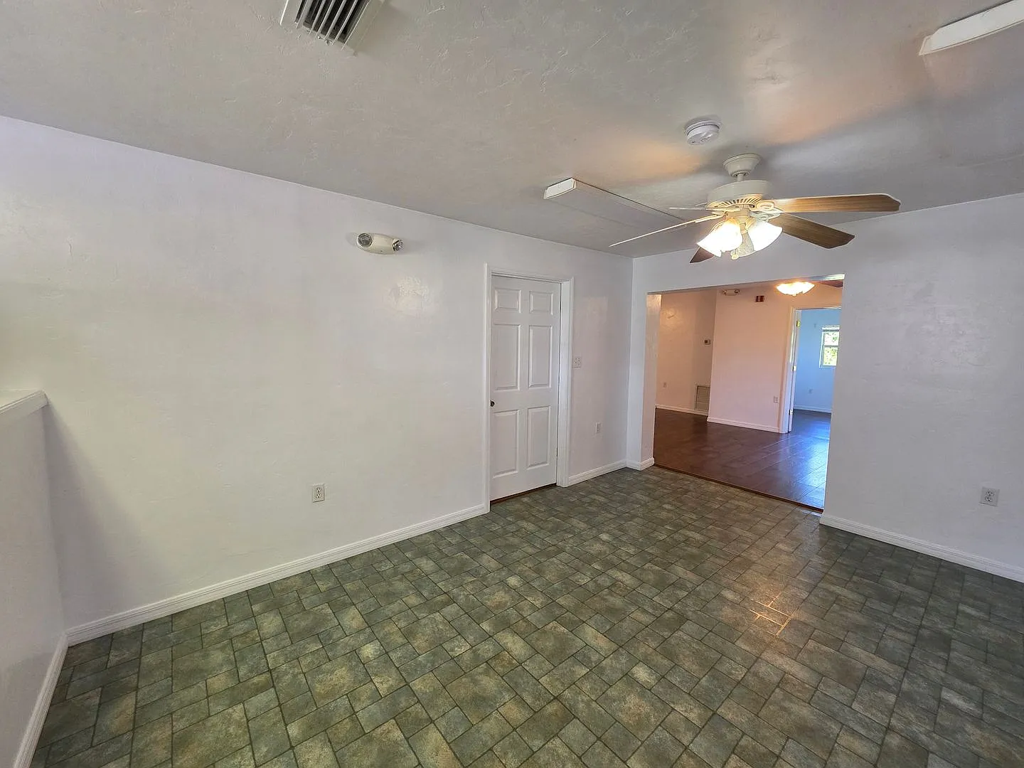 6539 SE County Rd 18 — Photo 4