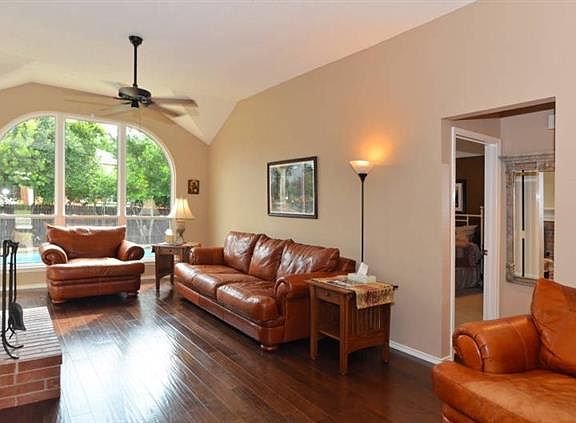3rd image of 800 Missouri Ln