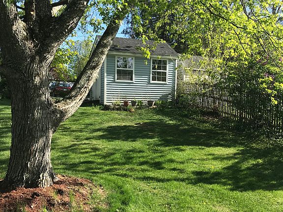Beautiful back & shed

