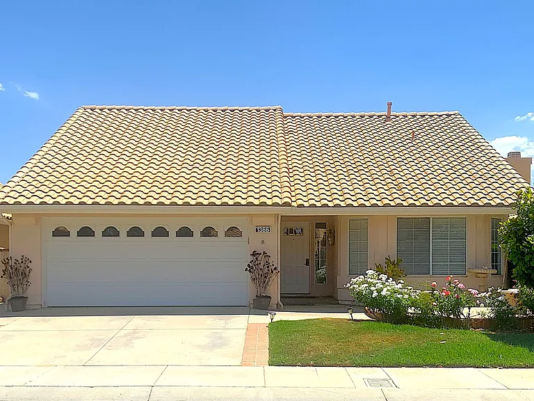 1366 Fairway Oaks Ave — Photo 1