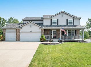 1464 Saint Lawrence Ct, Fenton, MI
