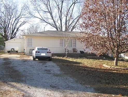 2nd image of 10606 N Main St
