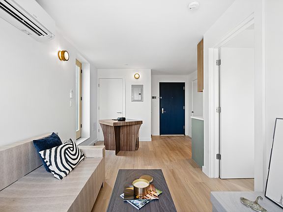 2nd image of 11 Weirfield St #7R