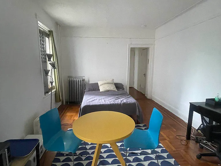 2100 Beekman Pl #3N — Photo 2