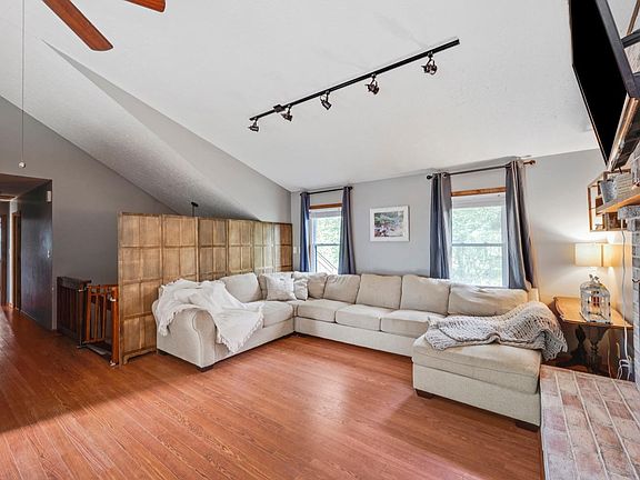 2nd image of 103 Cambridge Dr