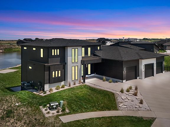 2nd image of 2730 N Swan Cir