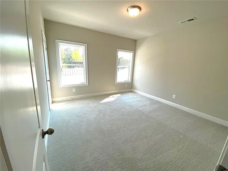 912 Sweetwater Grv — Photo 13