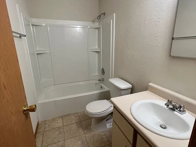 615 Portsmouth Dr — Photo 8