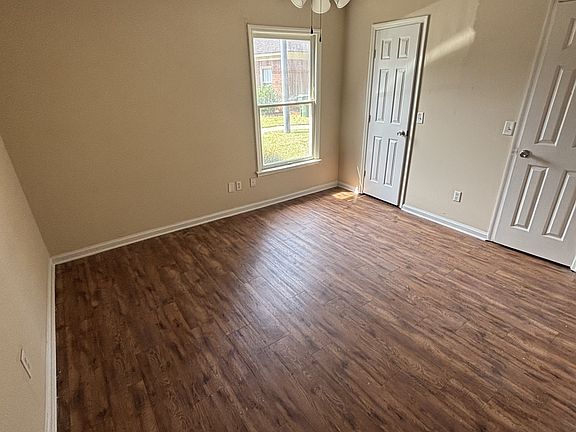 4th image of 73 Hawthorne Apts