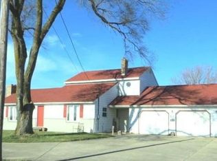 975 E Glendora Rd, Buchanan, MI 49107