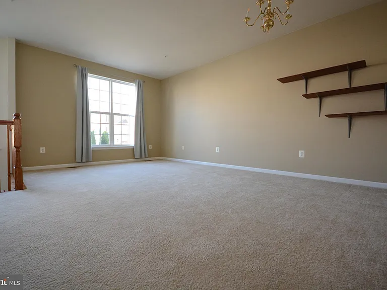 421 Green Fern Cir — Photo 2