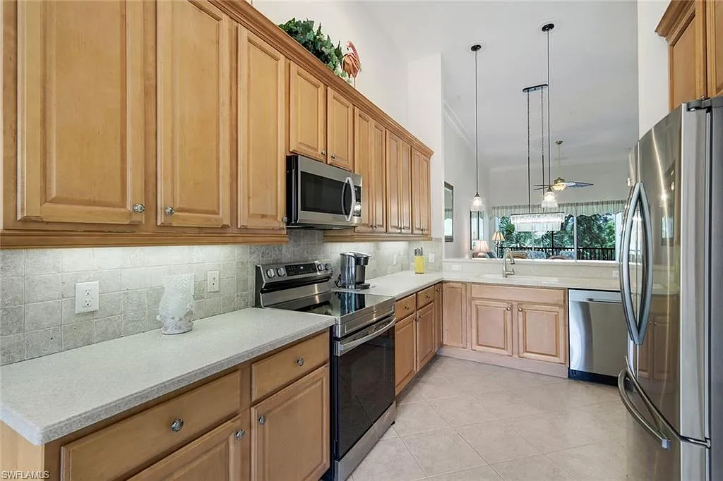 2 bed, 2.0 bath, 1467 sqft, $7,500 — Photo 4