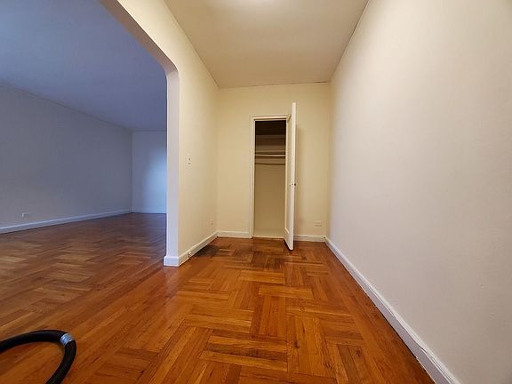 3rd image of 140 Van Cortlandt Ave W #7G