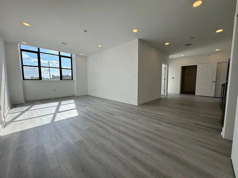 1600 West Hunting Park - Residential — Photo 16