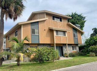17601 1st St E, Redington Shores, FL 33708