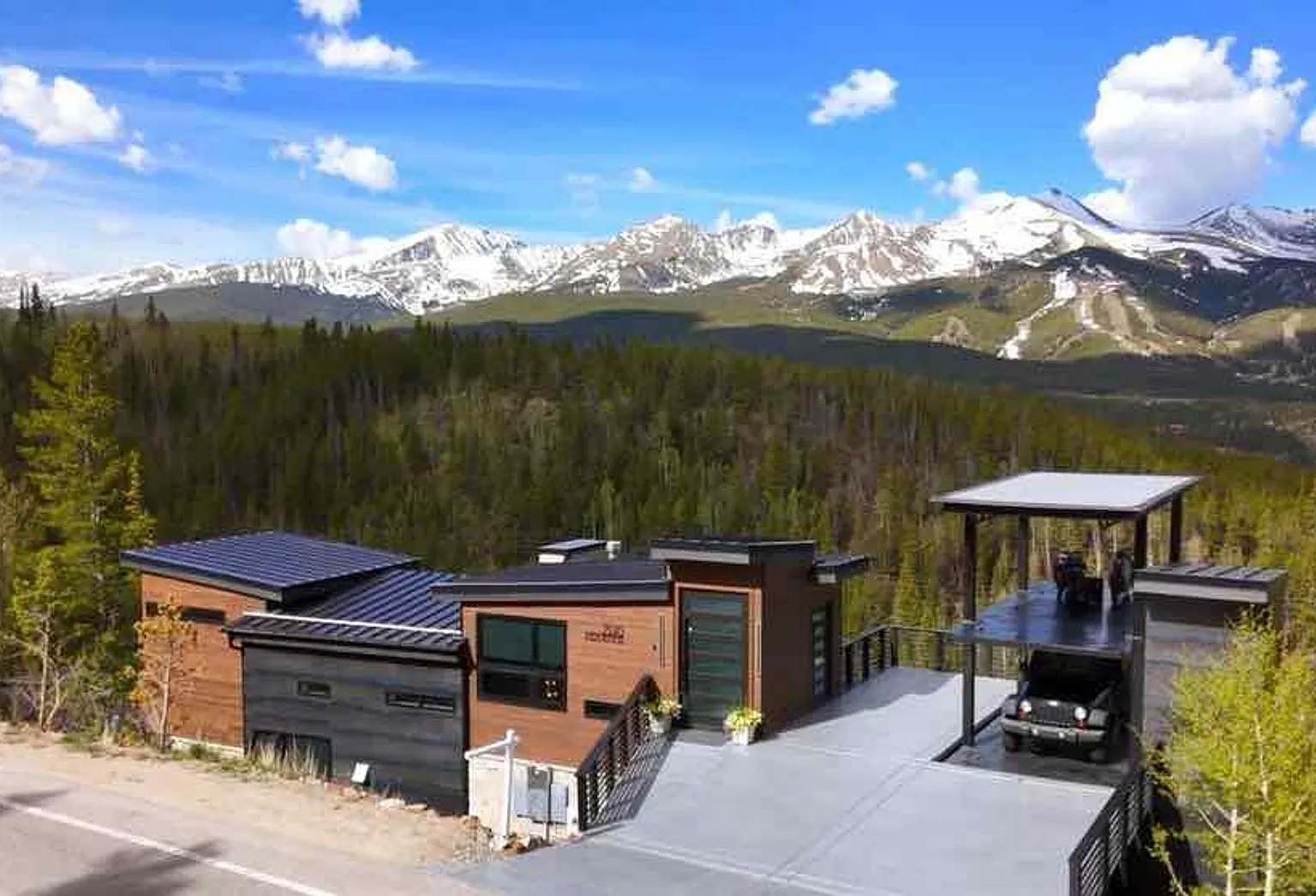 Stunning Modern Luxury Alpine Retreat consisting of 4 Bedroom and 5 Baths, and high-end finishes ... — Photo 2